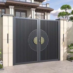 Cổng Nhôm 2 Cánh Nan Dọc Họa Tiết Đồng Xu Mạ Vàng