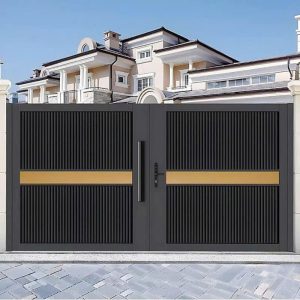 Cổng Nhôm Nan Dọc Đen Sơn Tĩnh Điện Phối Dải Vàng Đồng